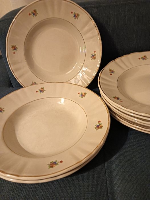 Conjunto de cerâmica /  loiça: 9 pratos antigos Vintage*