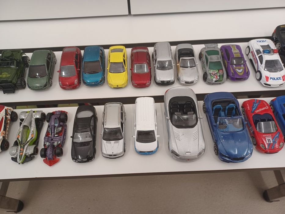 Veiculos escala col.Alfa Romeu/Peugeot/Mini/porshe/BMW/Toyota