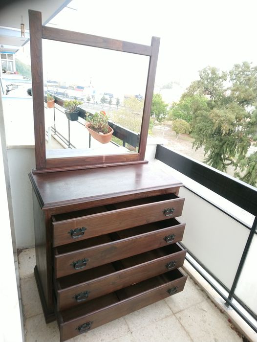 cómoda 4 gavetas e espelho