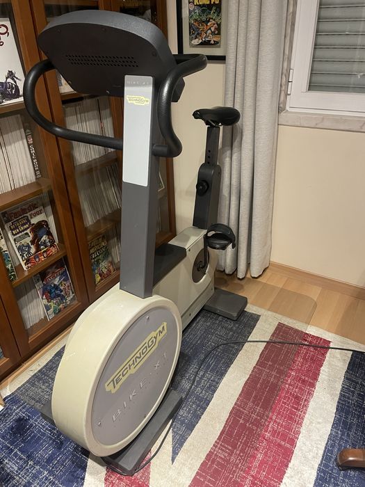 Bicicleta estatica technogym profissiona