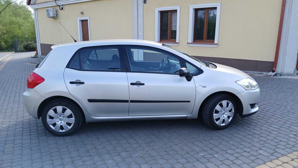 Toyota Auris benzyna 1.6 124 KM