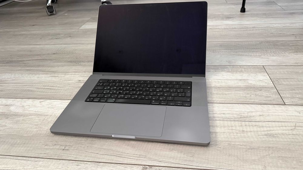 MacBook Pro 16 2021 M1 Pro 32GB RAM 512GB SSD