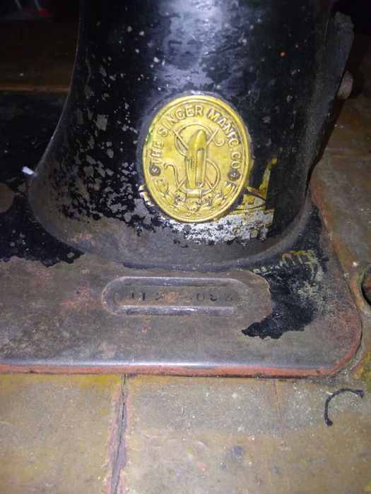 Швейна машинка singer