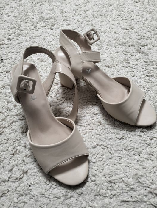 Босоніжки 39 розмір