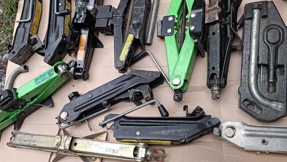 Домкрати різні, оригінальні б/у і нові