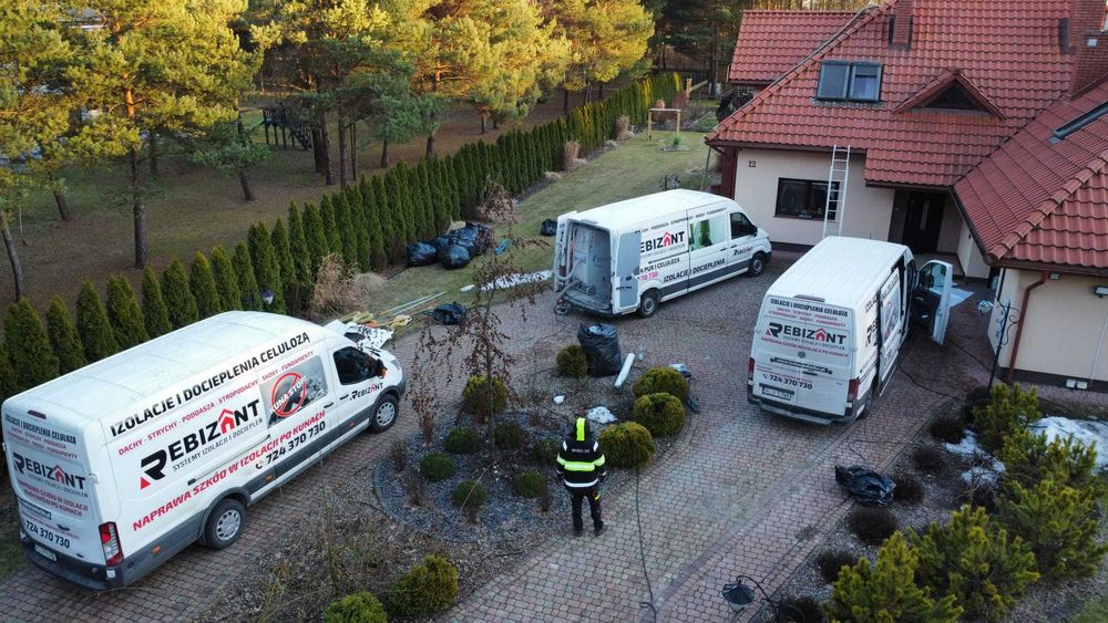 Naprawy dachów po kunach / kuna na dachu /  Izolacje pianą i celulozą