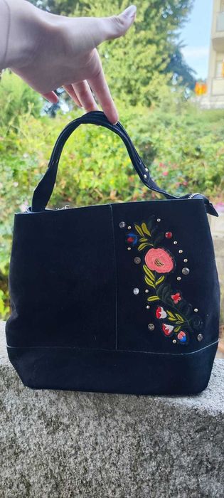 Carteira preta de veludo NOVA com bordados