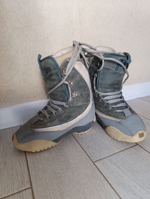 Сноуборд та чоботи  BURTON SNOWBOARD BOOTS 38.5 (шолом в подарунок)