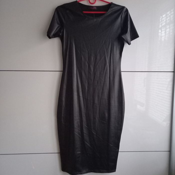 Sukienka ekoskóra czarna midi ołówkowa bodycon tuba skóra eko lateks