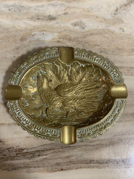 Брознові пепельниці