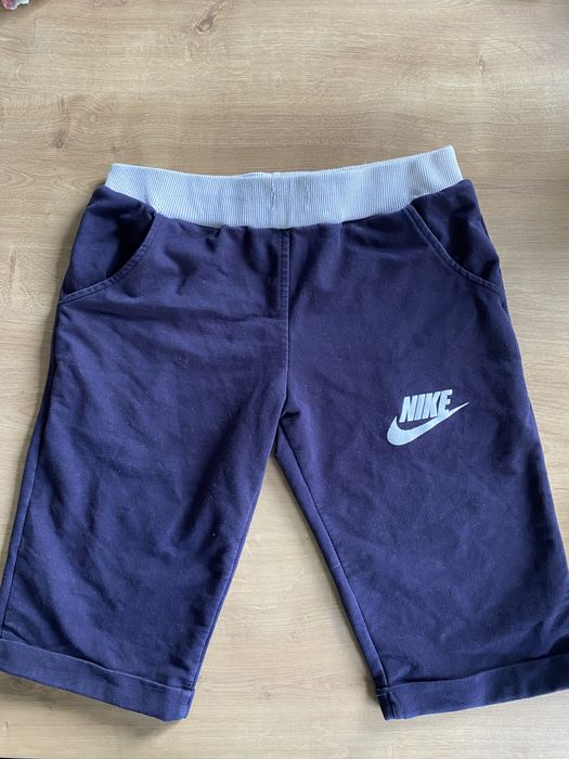Krótkie spodenki Nike damskie S/M z kieszeniami granatowe