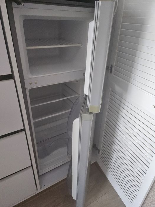 Lodówka Whirlpool 120x50