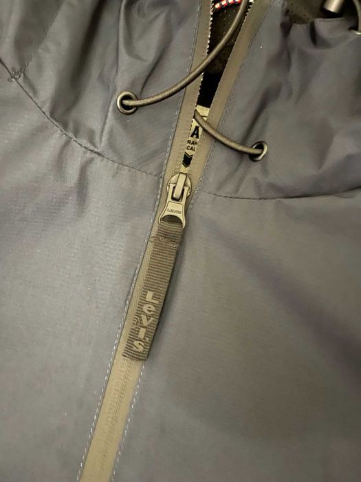 Нова синя куртка ветровка дощовик Levis розмір М-L