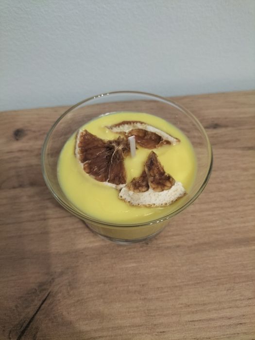 Świeca sojowa w szkle o zapachu pomarańczy