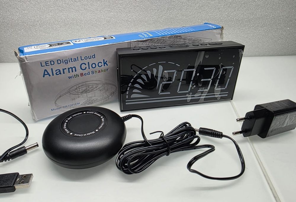 Громкий цифровой светодиодный будильник с шейкером