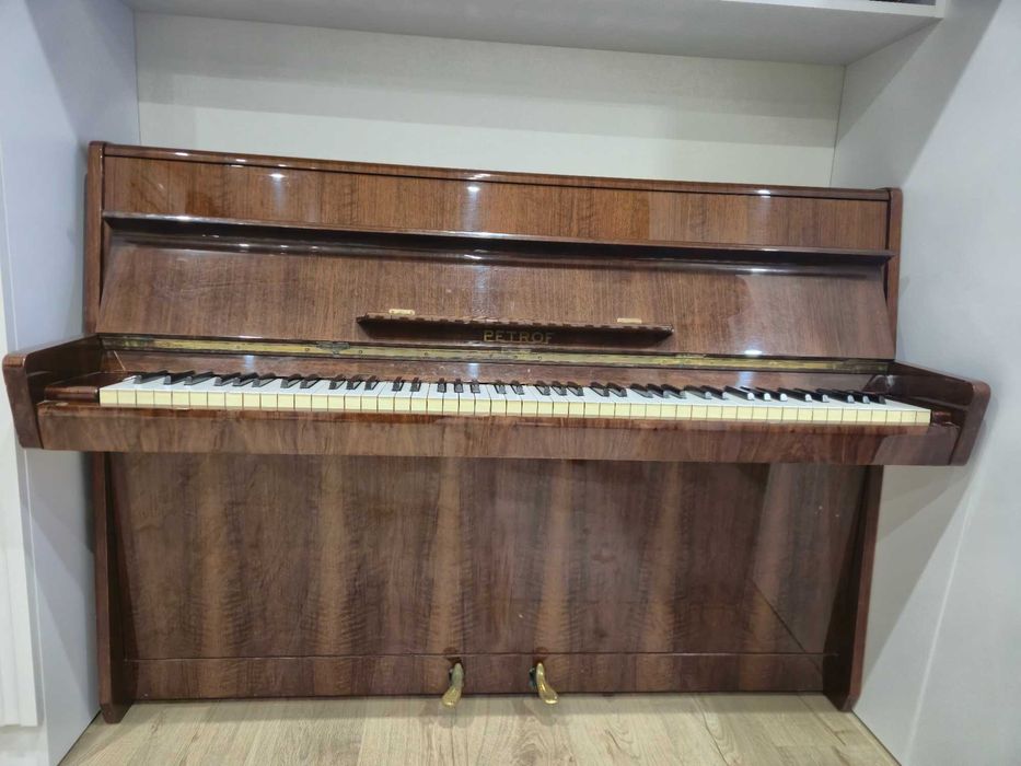 Продам піаніно, фортепиано Petrof