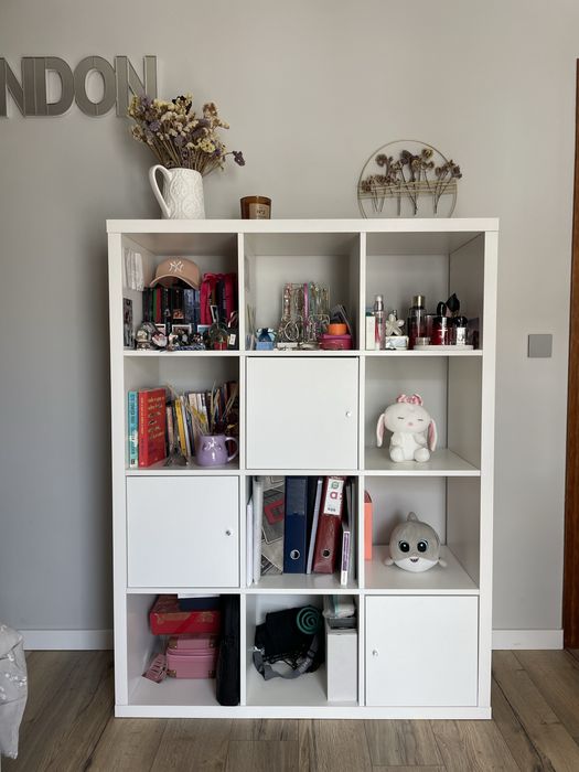Estante IKEA com 3 portas