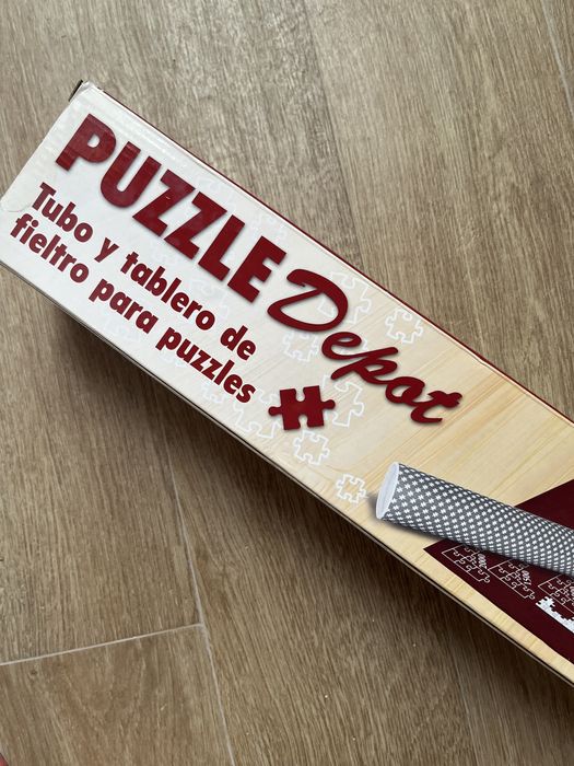 Tabuleiro para montar e guardar puzzles