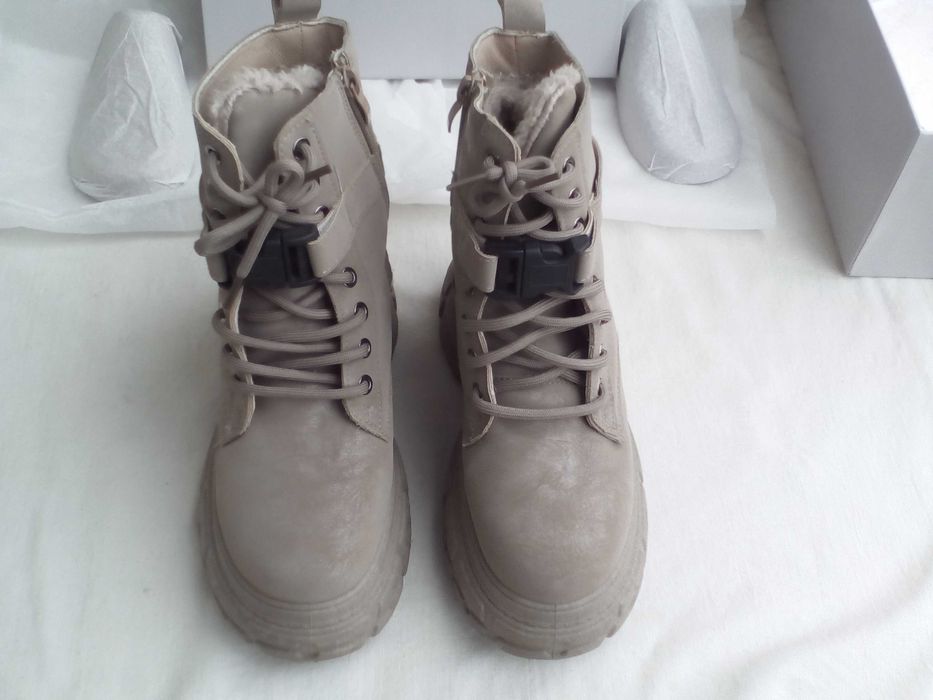 женские ботинки на меху