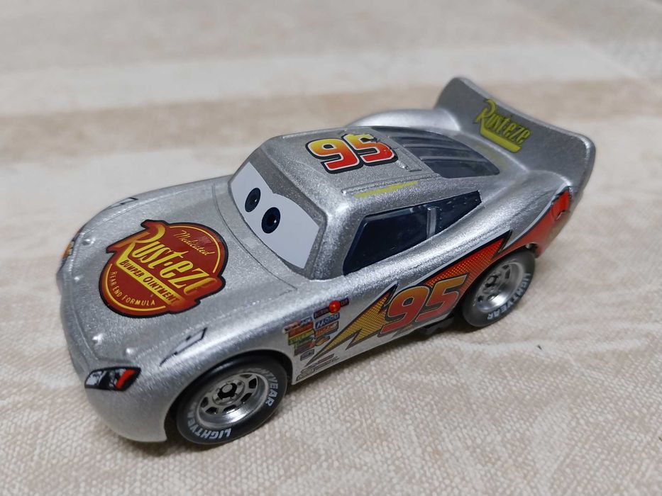 Cars / Disney / Pixar – LIGHTNING MCQUEEN – Metallic Finish (Silver)