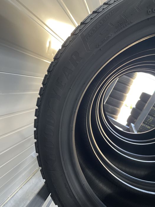 Зимові шини 245/45r18 Good/Year. Ціна 3000грн/шт.