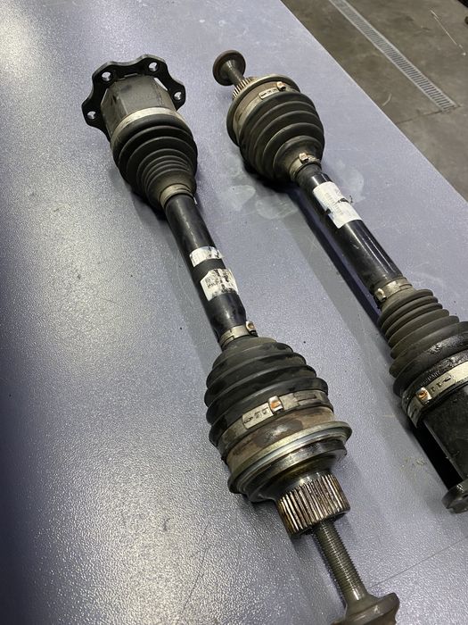Полуось передня піввісь привідний вал передній Audi A4 B9 2.0 TFSI