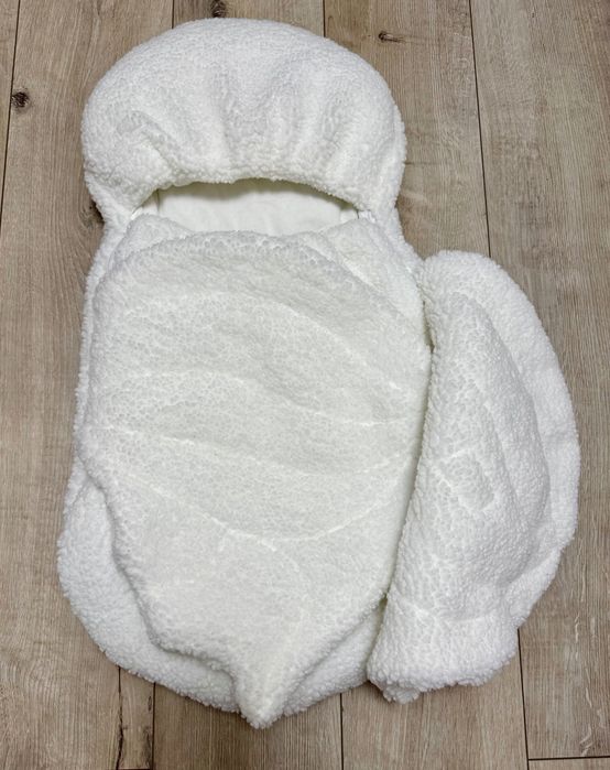 Конверт та комбінезон на виписку ( комплект) для новонароджених.