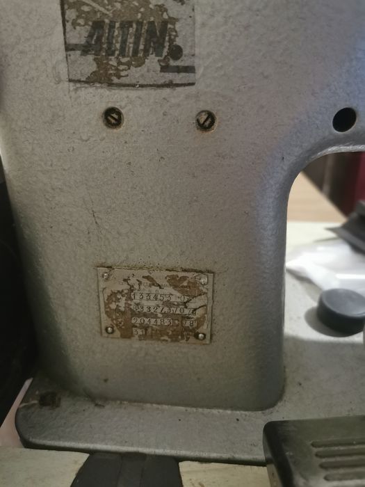 Німецька швейна машинка altin 8332