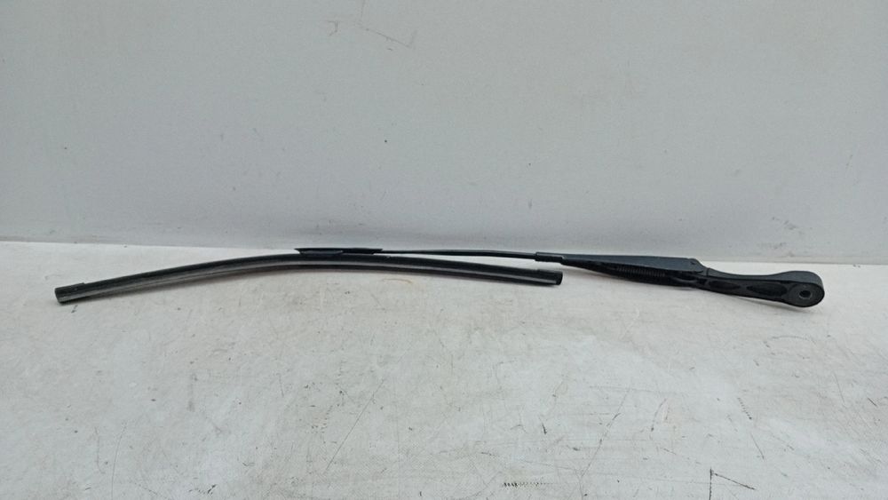 Haste / braço de escova limpa vidros frente esquerda MERCEDES-BENZ Cla