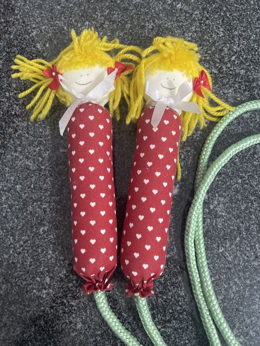 Corda para saltar menina como nova