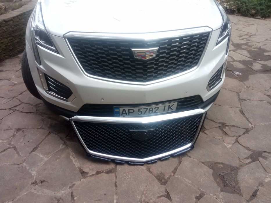Решетка радиатора 16-19  19-23 CADILLAC XT5 4 6