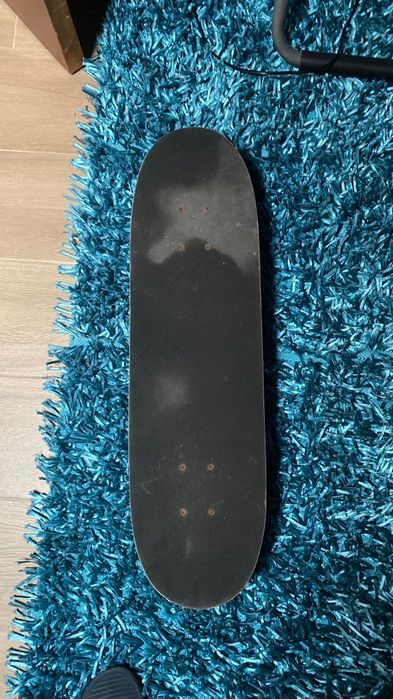 Skate azul com 4 rodas