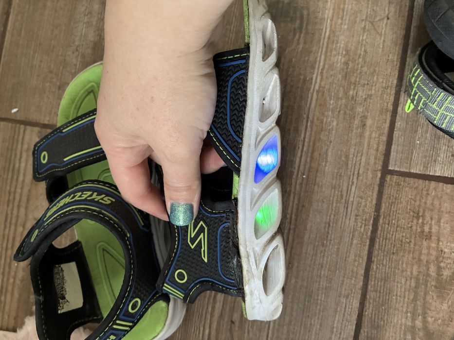 Віддам дитяче взуття на хлопчика безкоштовно