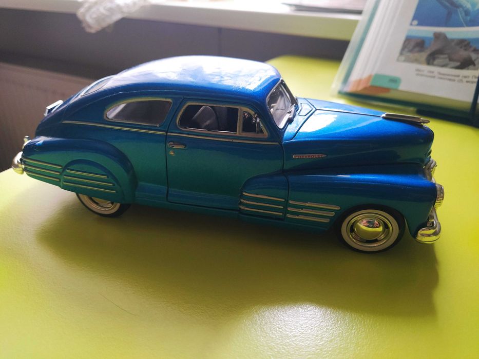 Модель автомобіля MotorMax Chevrolet Aerosedan 1/24