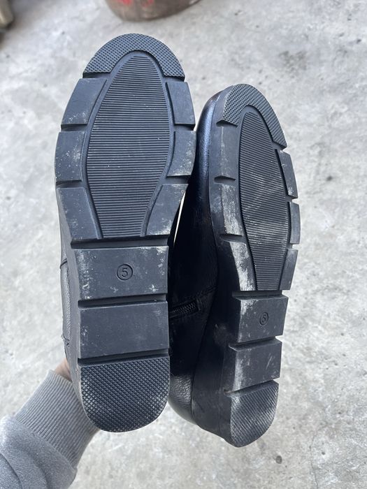 чёрные кожаные ботильоны относятся к коллекции Sole Comfort от бренда