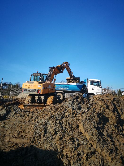 Roboty ziemne/ kruszywa/transport/droga/kamień/czteroośka/koparka