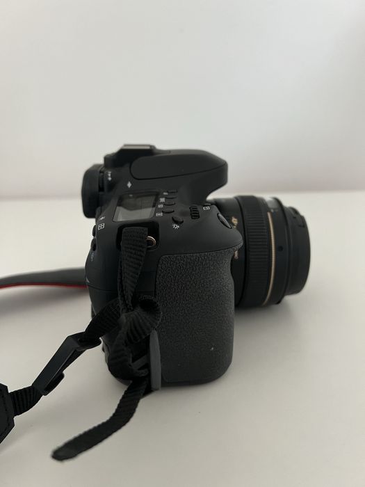 Lustrzanka Canon EOS 80D z obiektywem