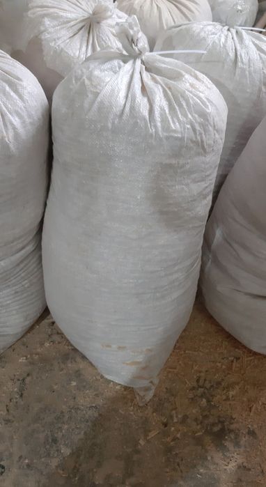 Опилки, стружки.