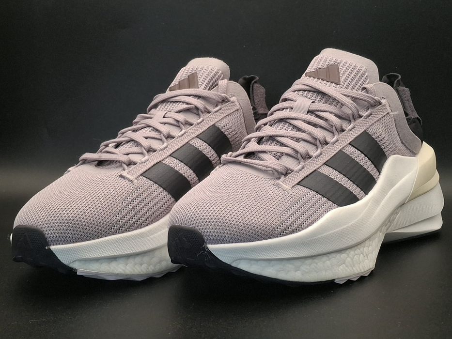 Кросівки Adidas AVRYN_X   Нові 39,5р.
