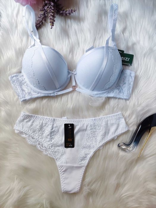 Biały komplet bielizny,B