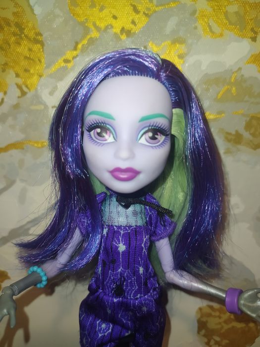 Твайла лялька Монстер Хай з серії Коффін бін