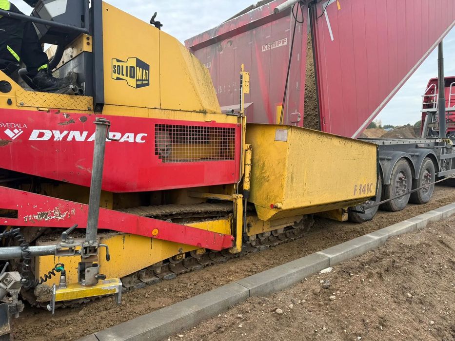 Dynapac F141 C  Dynapac F 141 C, Układarka, Rozsciełacz