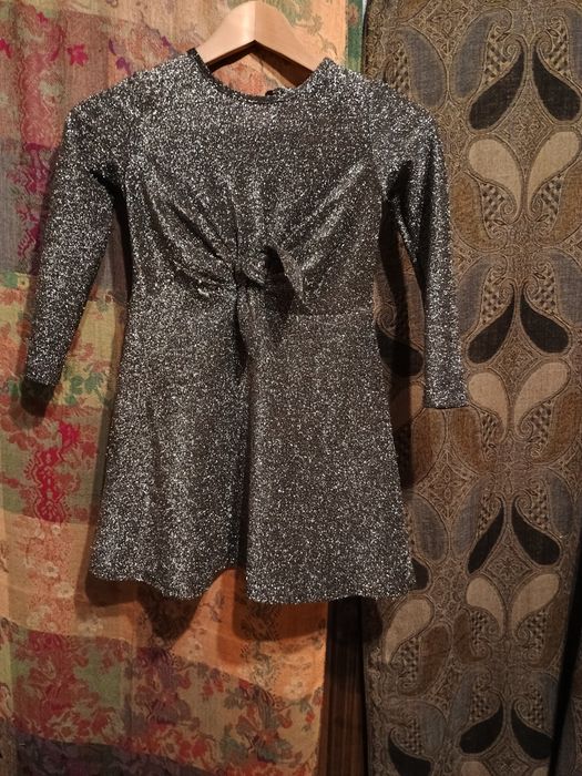 Sukienka błyszcząca roz 128