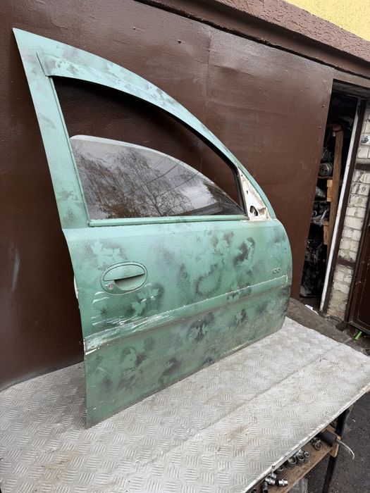 Дверь правая Опель комбо с год 2003 opel combo c