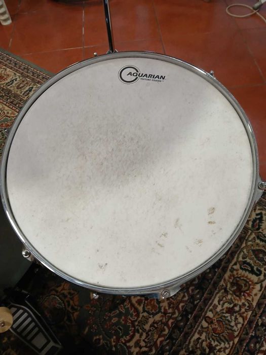 Bateria Fame + 1 par de baquetas