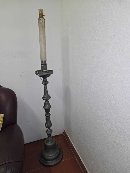 Candeeiro de pé vintage em metal