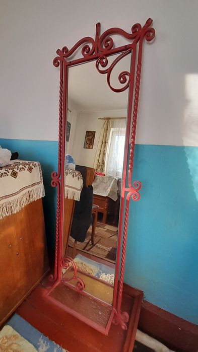 Дзеркало із рамкою