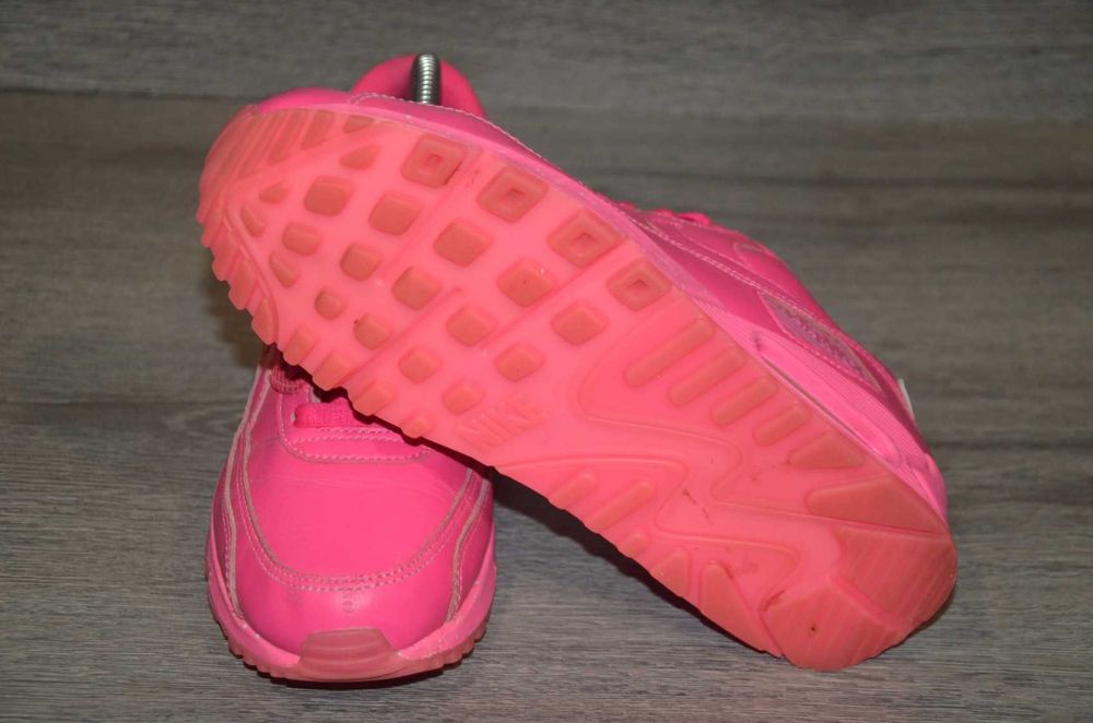 Продам кросівки шкіряні Фірма Nike Air Max 90 .