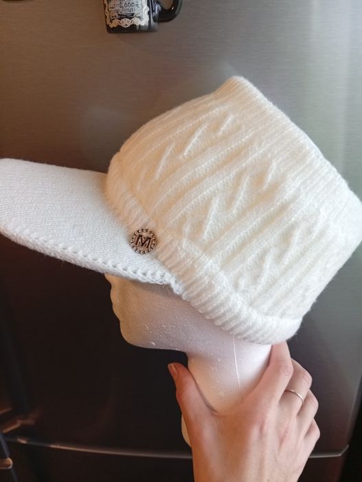 Жіночі зимові головні убори різні