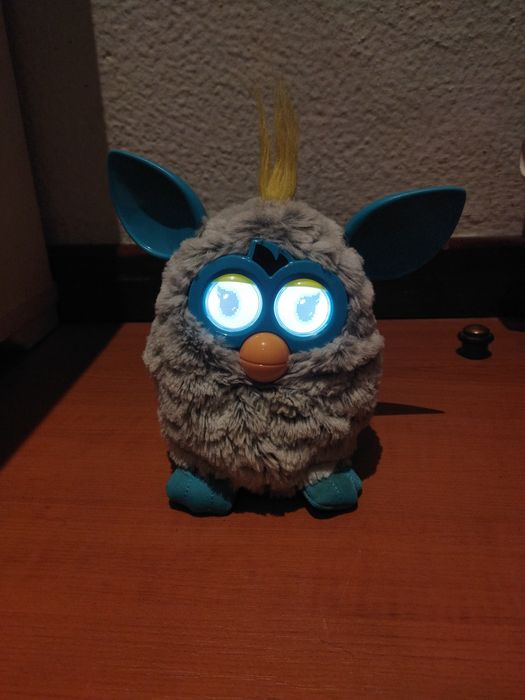 Furbi cinzento a funcionar